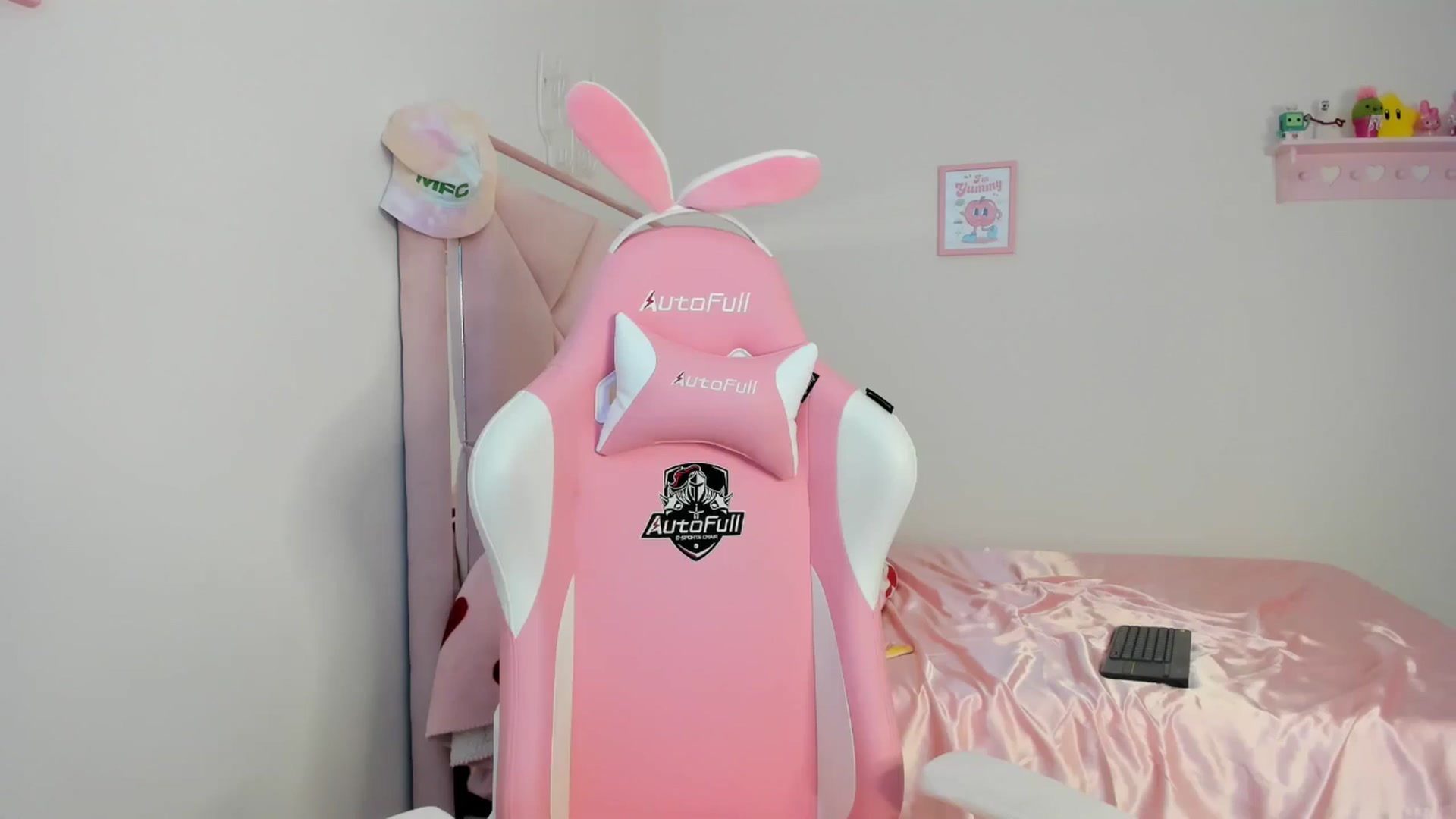 Gallery image thumbnail from Cherrycute666's myfreecams stream on, 05/04/2024, 23:30 image 18 of 20