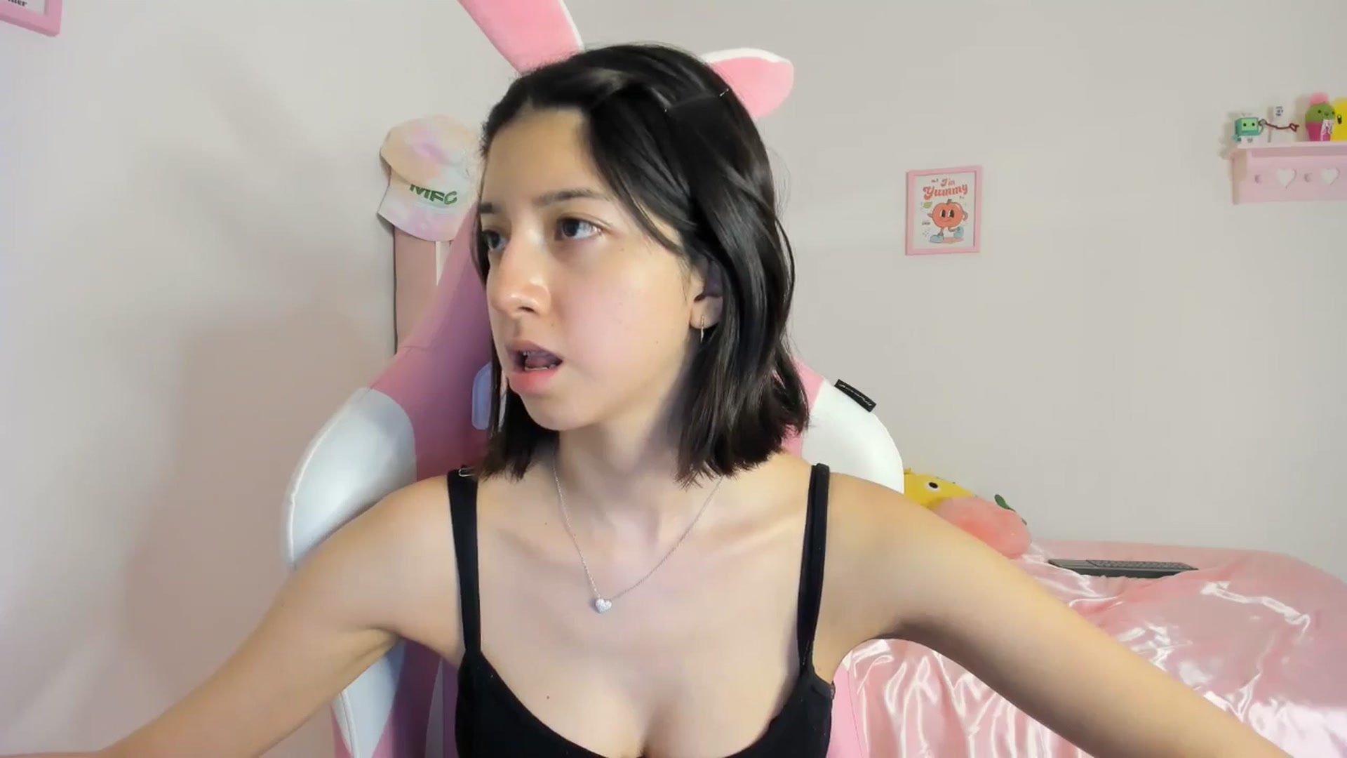Gallery image thumbnail from Cherrycute666's myfreecams stream on, 05/05/2024, 02:51 image 7 of 20