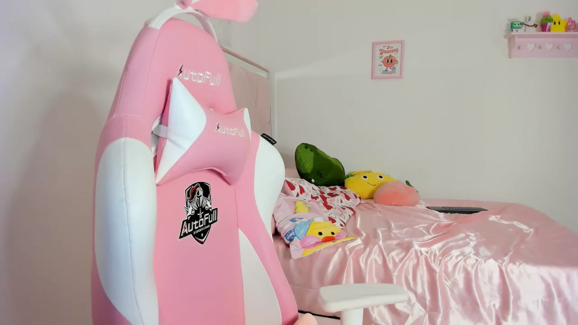 Gallery image thumbnail from Cherrycute666's myfreecams stream on, 05/05/2024, 02:51 image 2 of 20