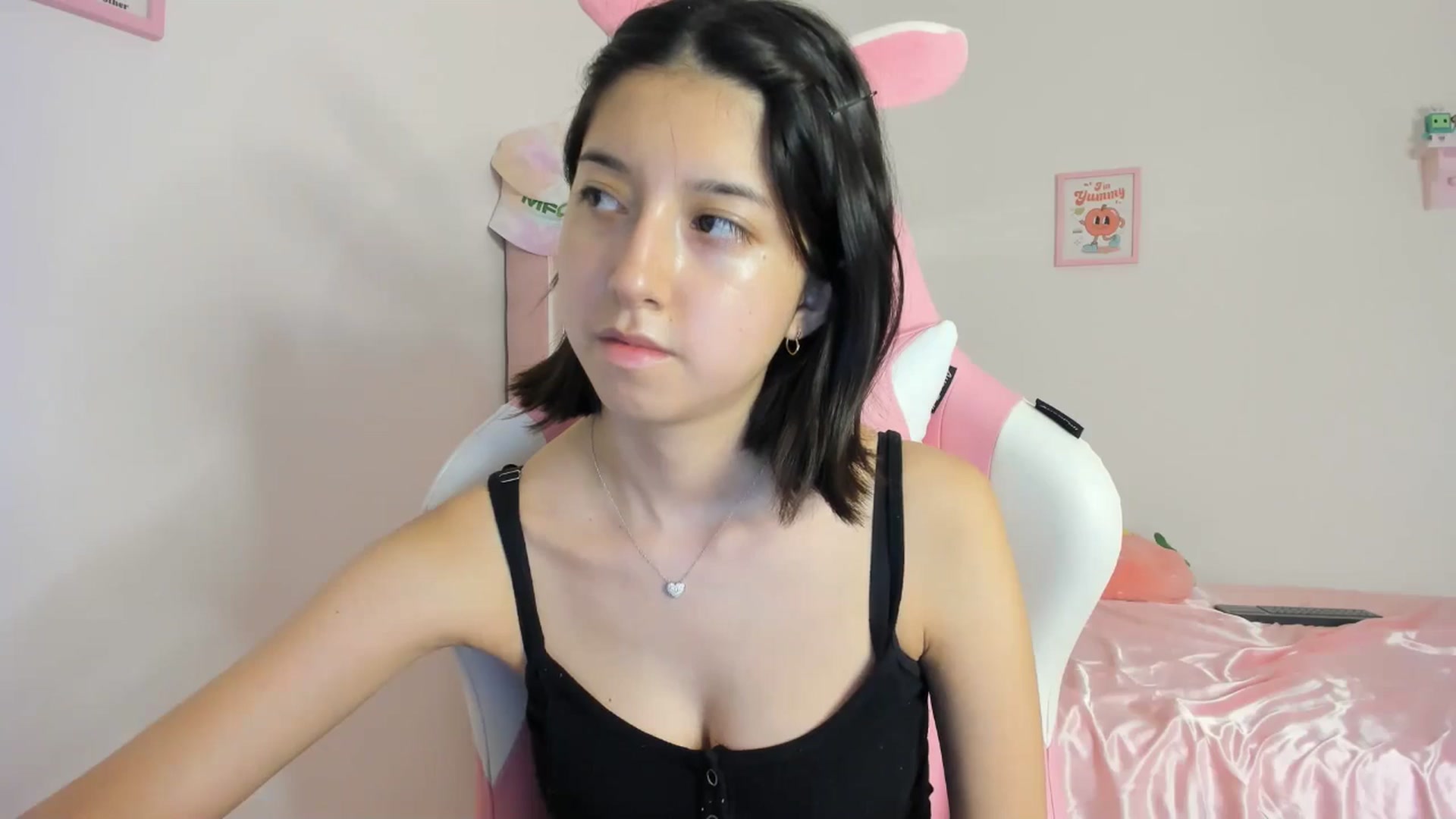 Gallery image thumbnail from Cherrycute666's myfreecams stream on, 05/05/2024, 02:51 image 17 of 20