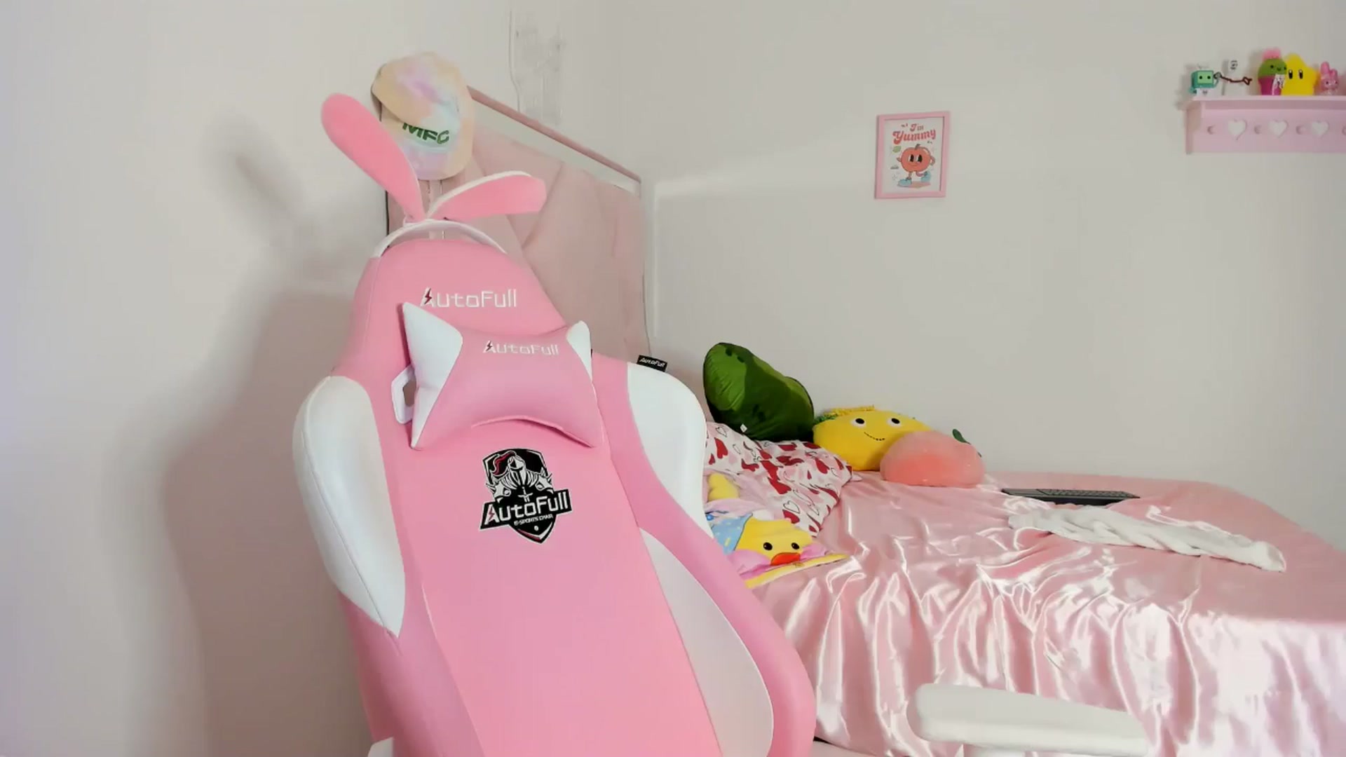 Gallery image thumbnail from Cherrycute666's myfreecams stream on, 05/05/2024, 07:07 image 4 of 20