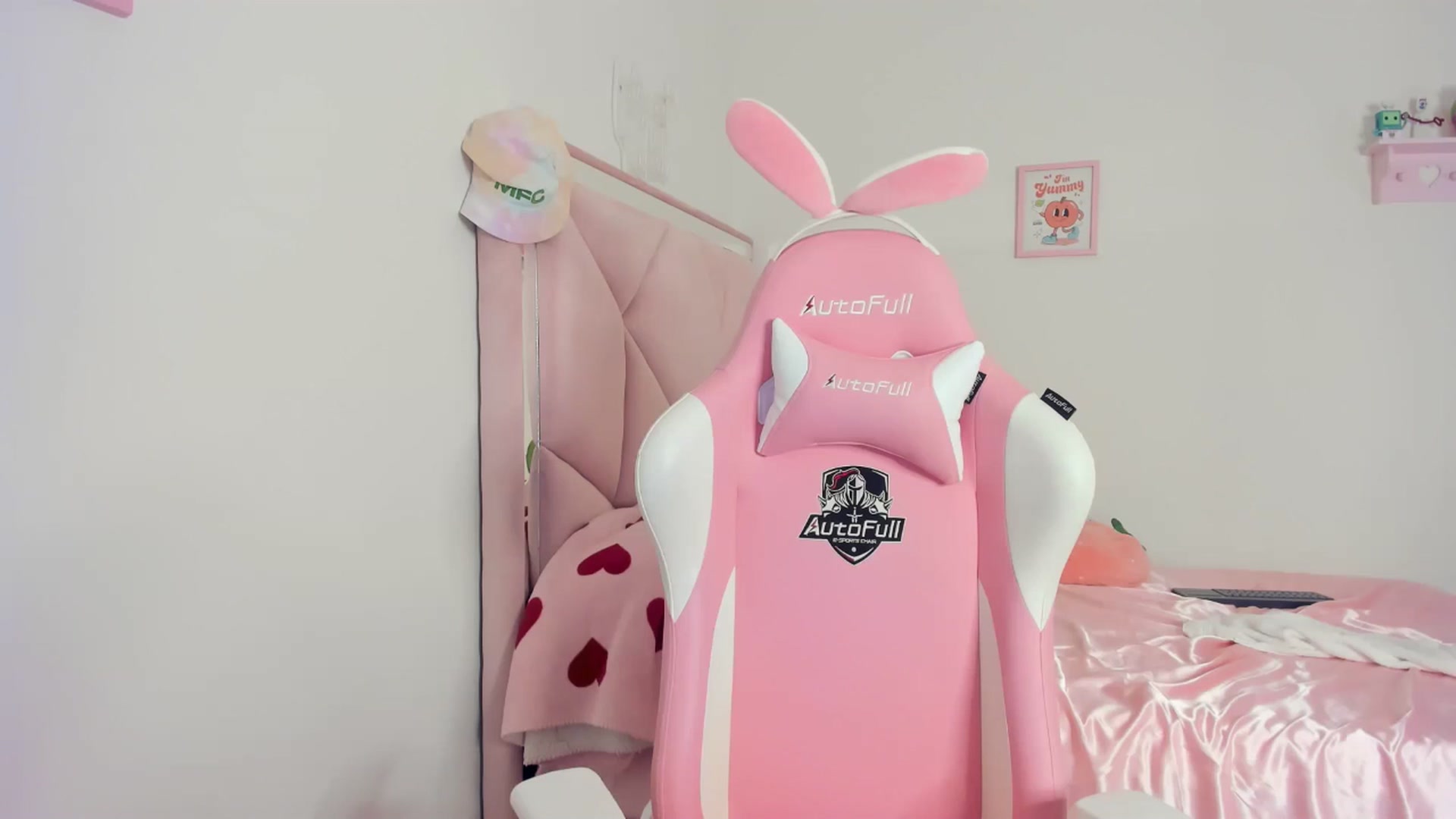 Gallery image thumbnail from Cherrycute666's myfreecams stream on, 05/05/2024, 07:07 image 10 of 20