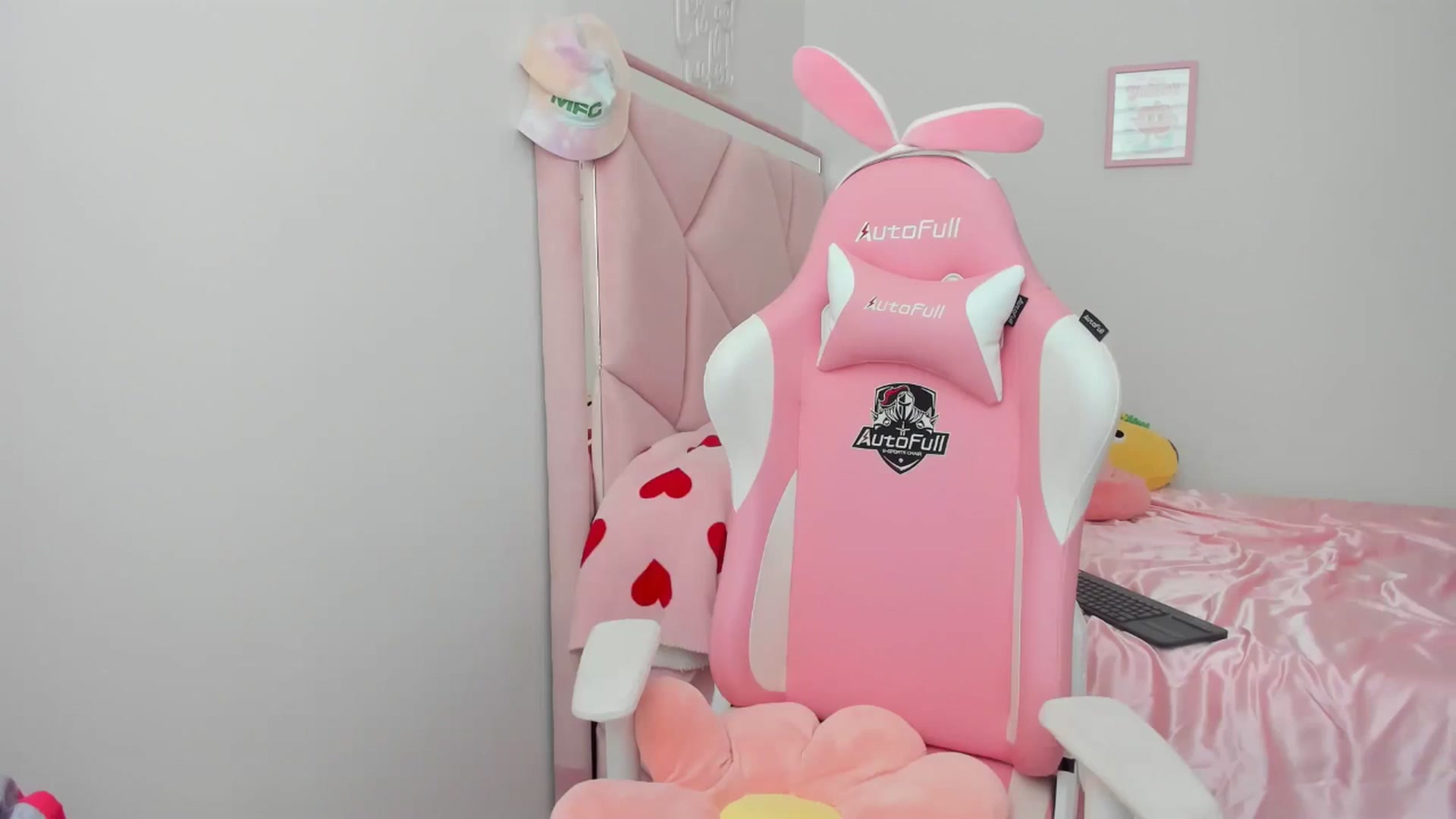 Gallery image thumbnail from Cherrycute666's myfreecams stream on, 05/05/2024, 20:04 image 17 of 20