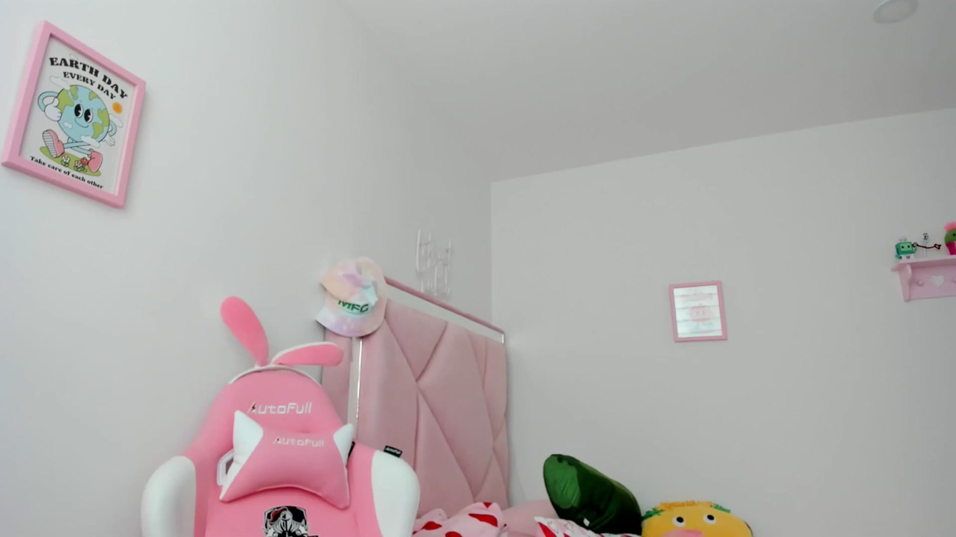 Gallery image thumbnail from Cherrycute666's myfreecams stream on, 05/05/2024, 20:04 image 4 of 20