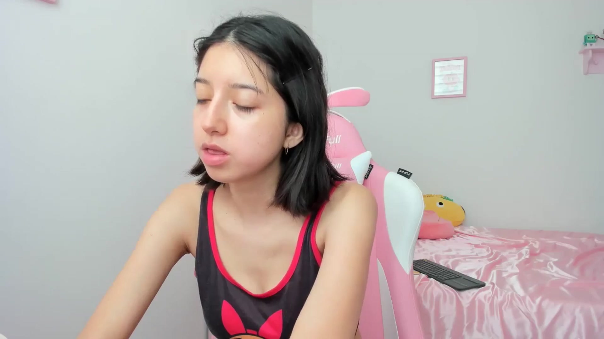 Gallery image thumbnail from Cherrycute666's myfreecams stream on, 05/05/2024, 20:04 image 8 of 20