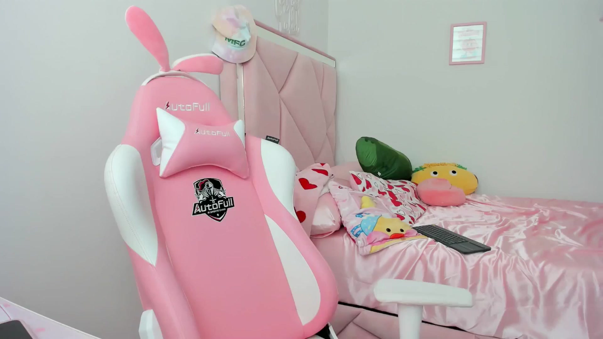 Gallery image thumbnail from Cherrycute666's myfreecams stream on, 05/05/2024, 20:04 image 6 of 20