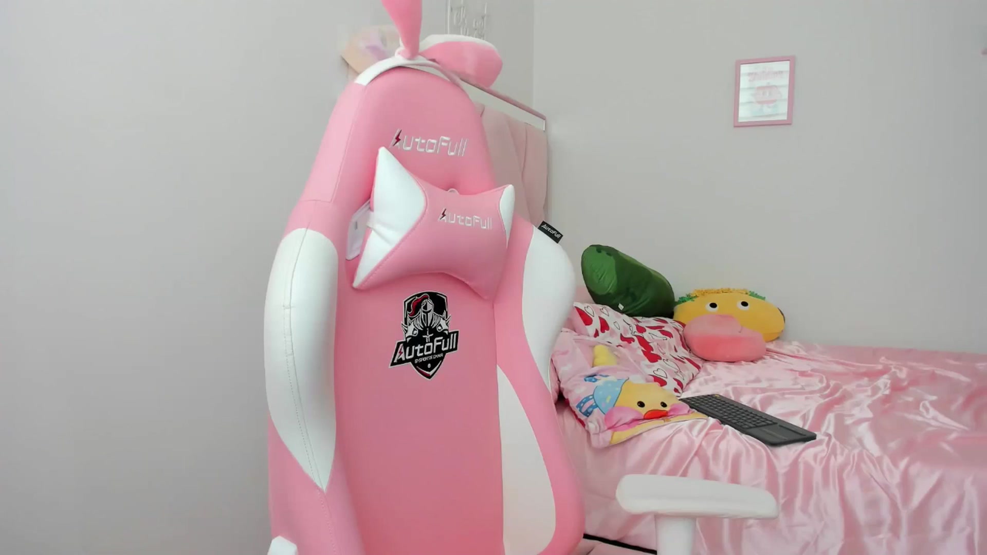 Gallery image thumbnail from Cherrycute666's myfreecams stream on, 05/05/2024, 22:09 image 4 of 20