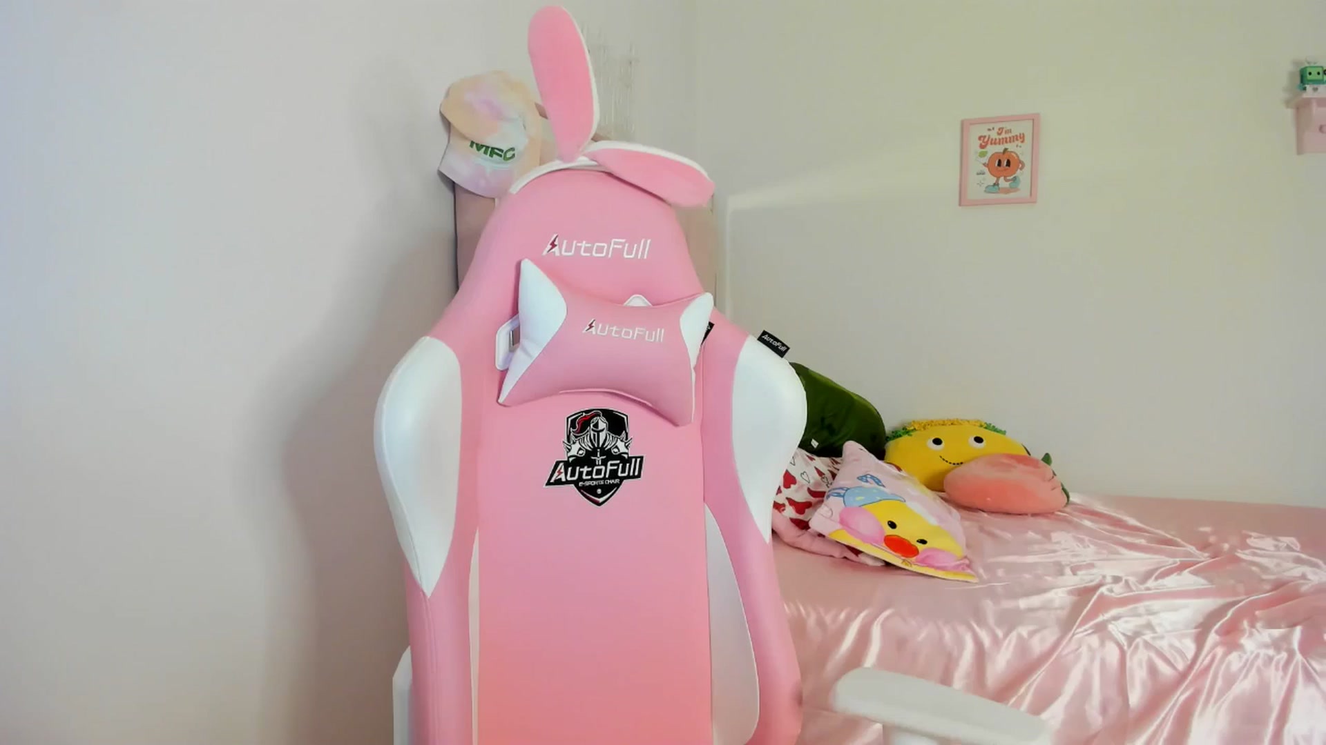 Gallery image thumbnail from Cherrycute666's myfreecams stream on, 05/06/2024, 03:40 image 10 of 20