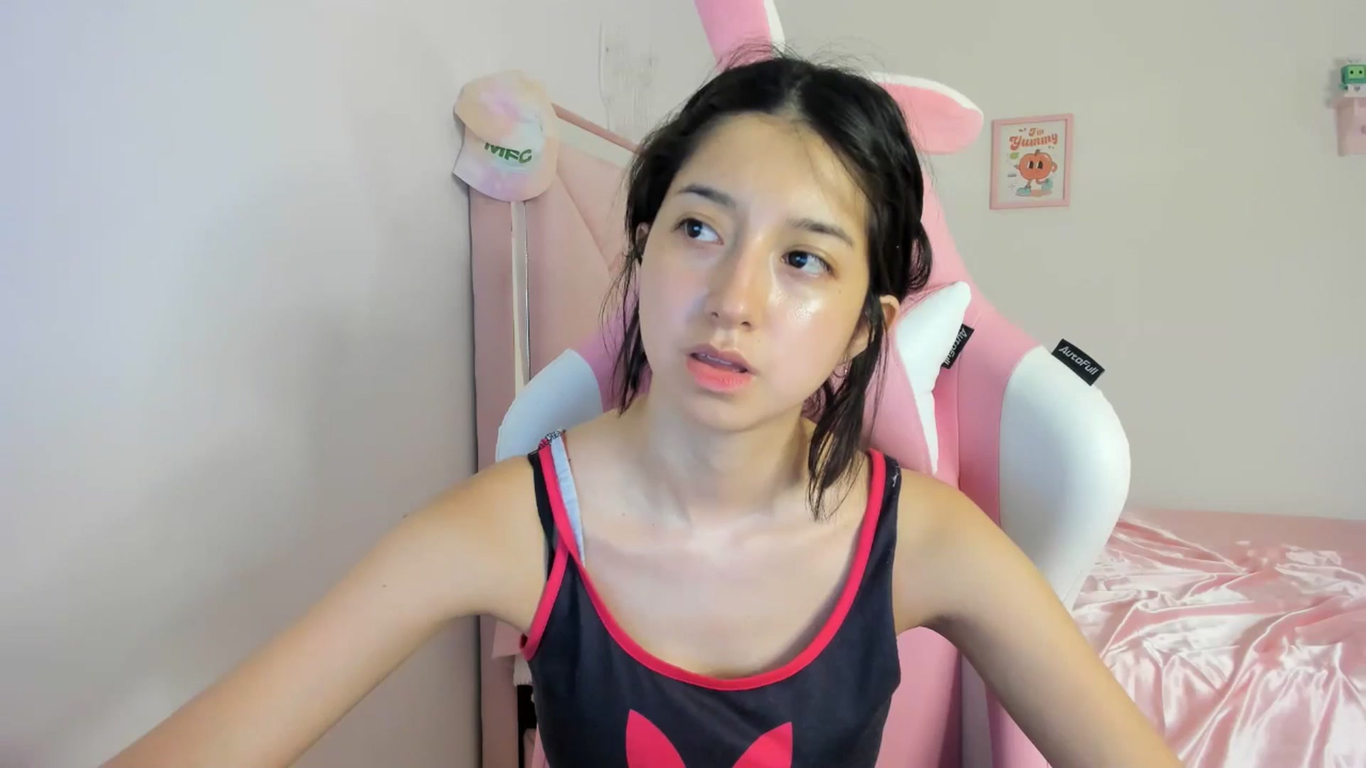 Gallery image thumbnail from Cherrycute666's myfreecams stream on, 05/06/2024, 03:40 image 16 of 20