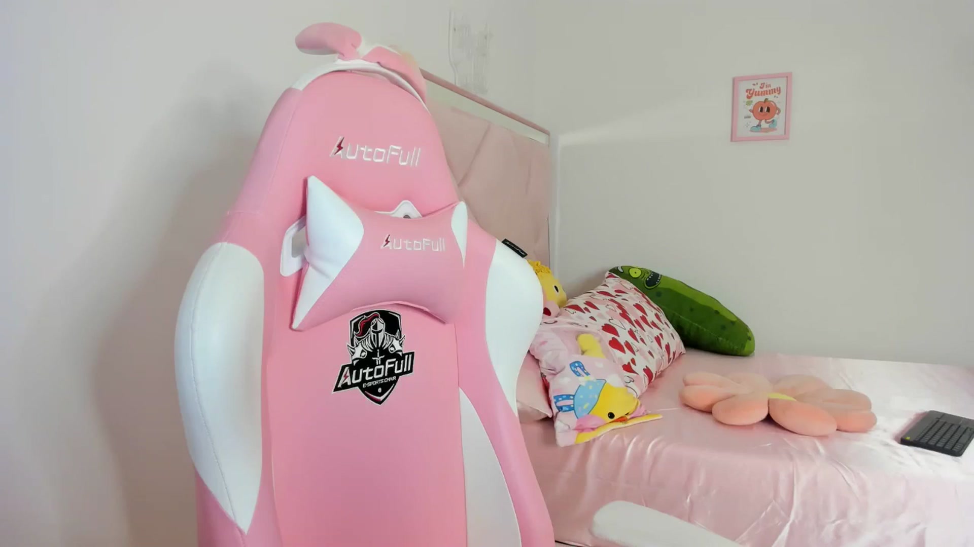 Gallery image thumbnail from Cherrycute666's myfreecams stream on, 05/07/2024, 04:15 image 13 of 20