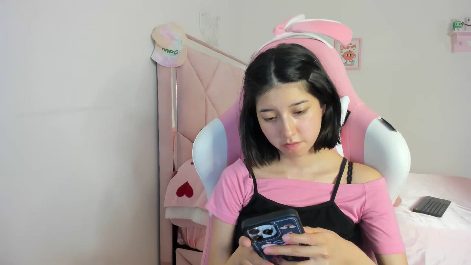 Gallery image thumbnail from Cherrycute666's myfreecams stream on, 05/07/2024, 04:15 image 5 of 20