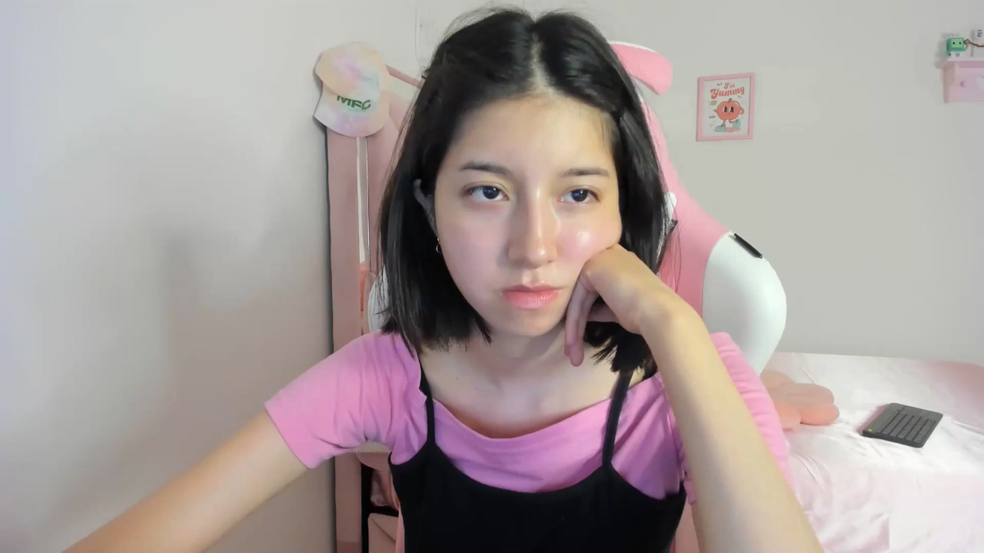 Gallery image thumbnail from Cherrycute666's myfreecams stream on, 05/07/2024, 04:15 image 2 of 20
