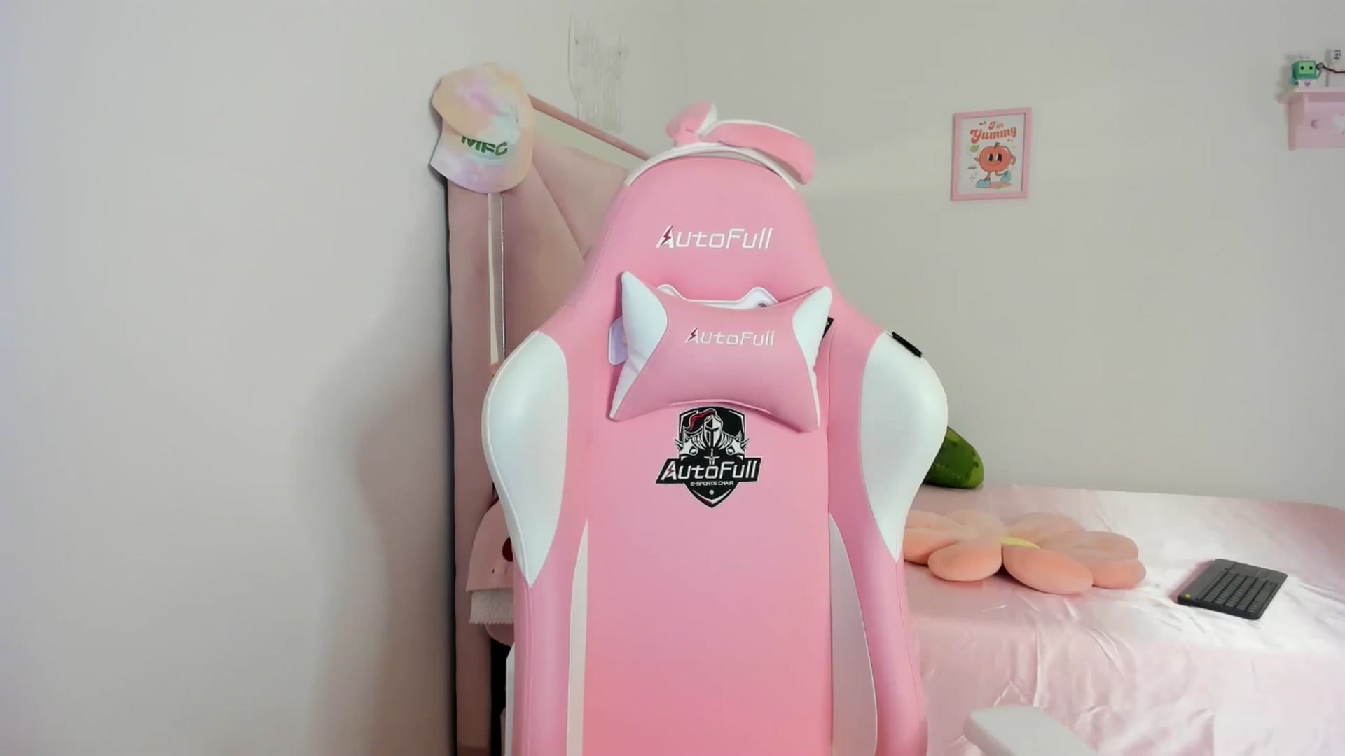 Gallery image thumbnail from Cherrycute666's myfreecams stream on, 05/07/2024, 04:15 image 7 of 20