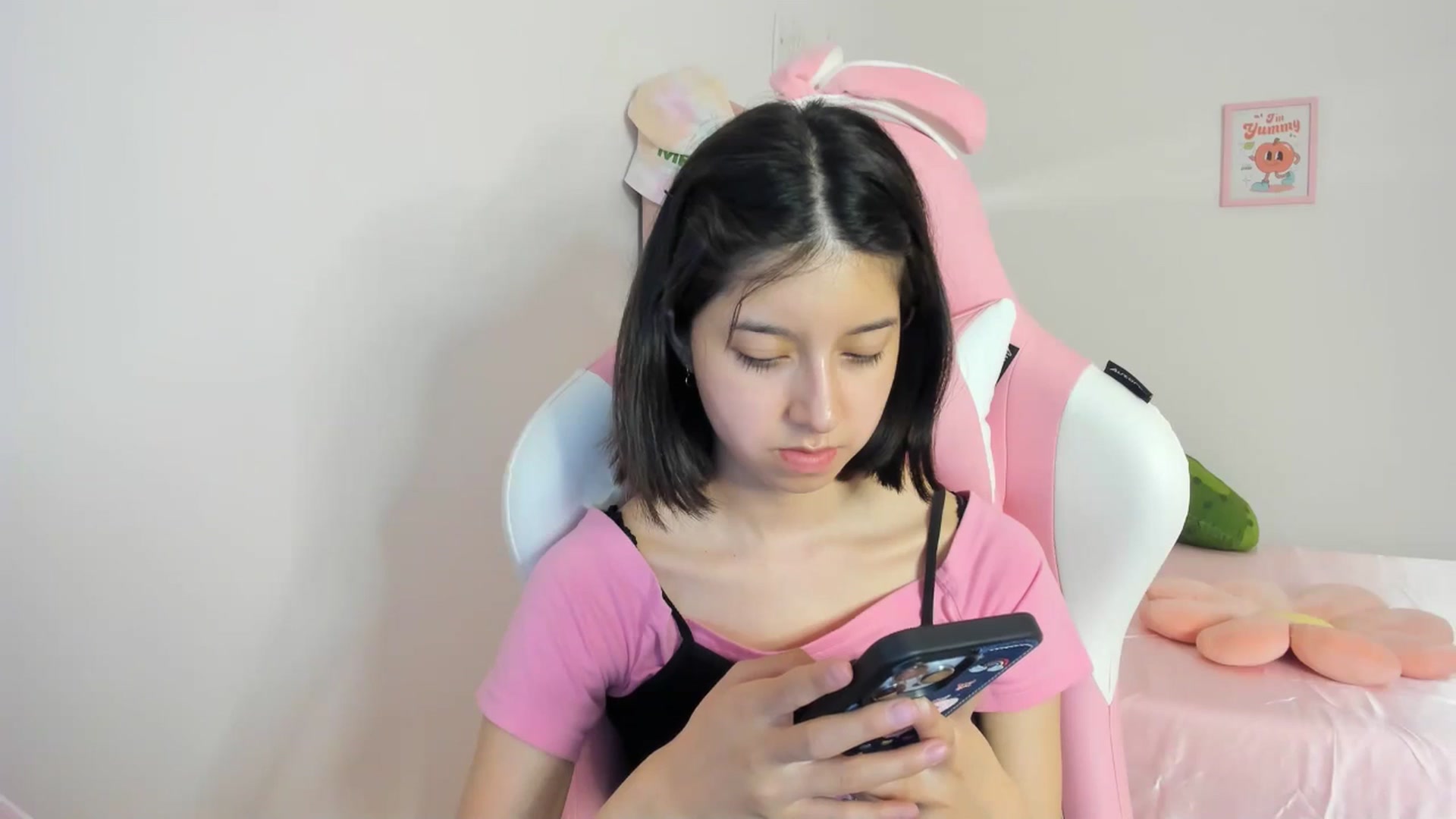 Gallery image thumbnail from Cherrycute666's myfreecams stream on, 05/07/2024, 06:29 image 2 of 20