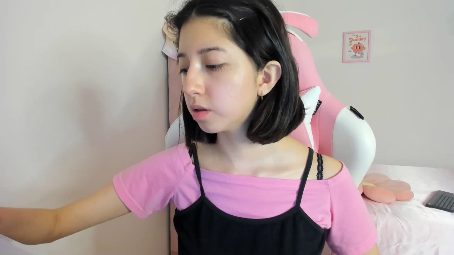 Gallery image thumbnail from Cherrycute666's myfreecams stream on, 05/07/2024, 06:29 image 10 of 20