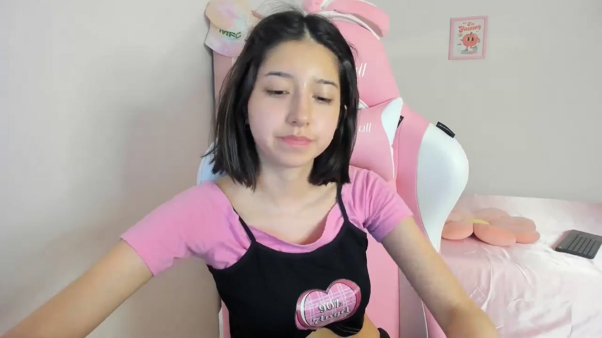 Gallery image thumbnail from Cherrycute666's myfreecams stream on, 05/07/2024, 06:29 image 8 of 20