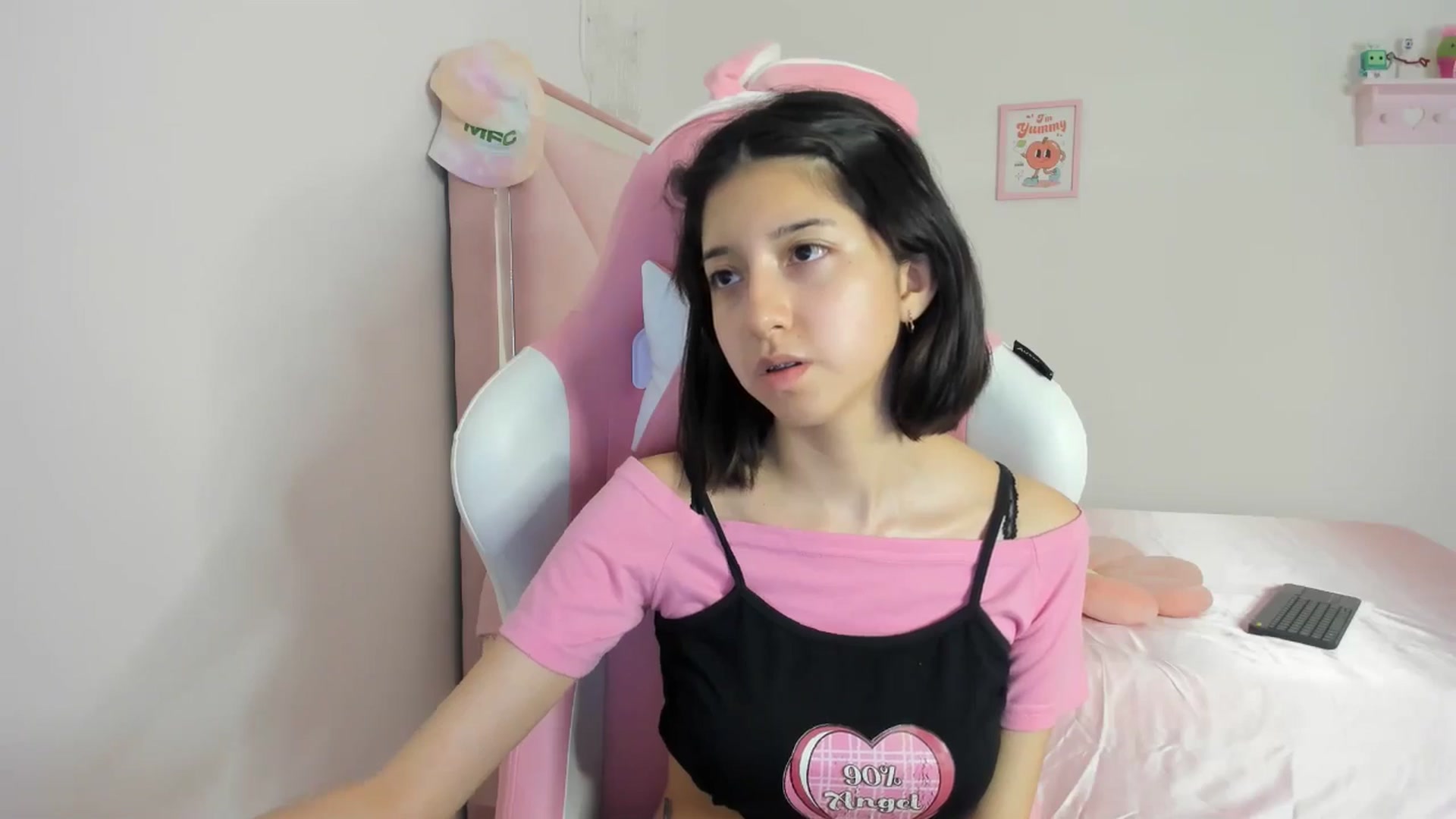 Gallery image thumbnail from Cherrycute666's myfreecams stream on, 05/07/2024, 06:29 image 17 of 20