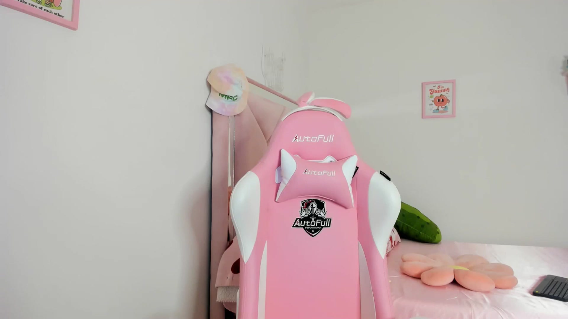 Gallery image thumbnail from Cherrycute666's myfreecams stream on, 05/07/2024, 06:29 image 9 of 20