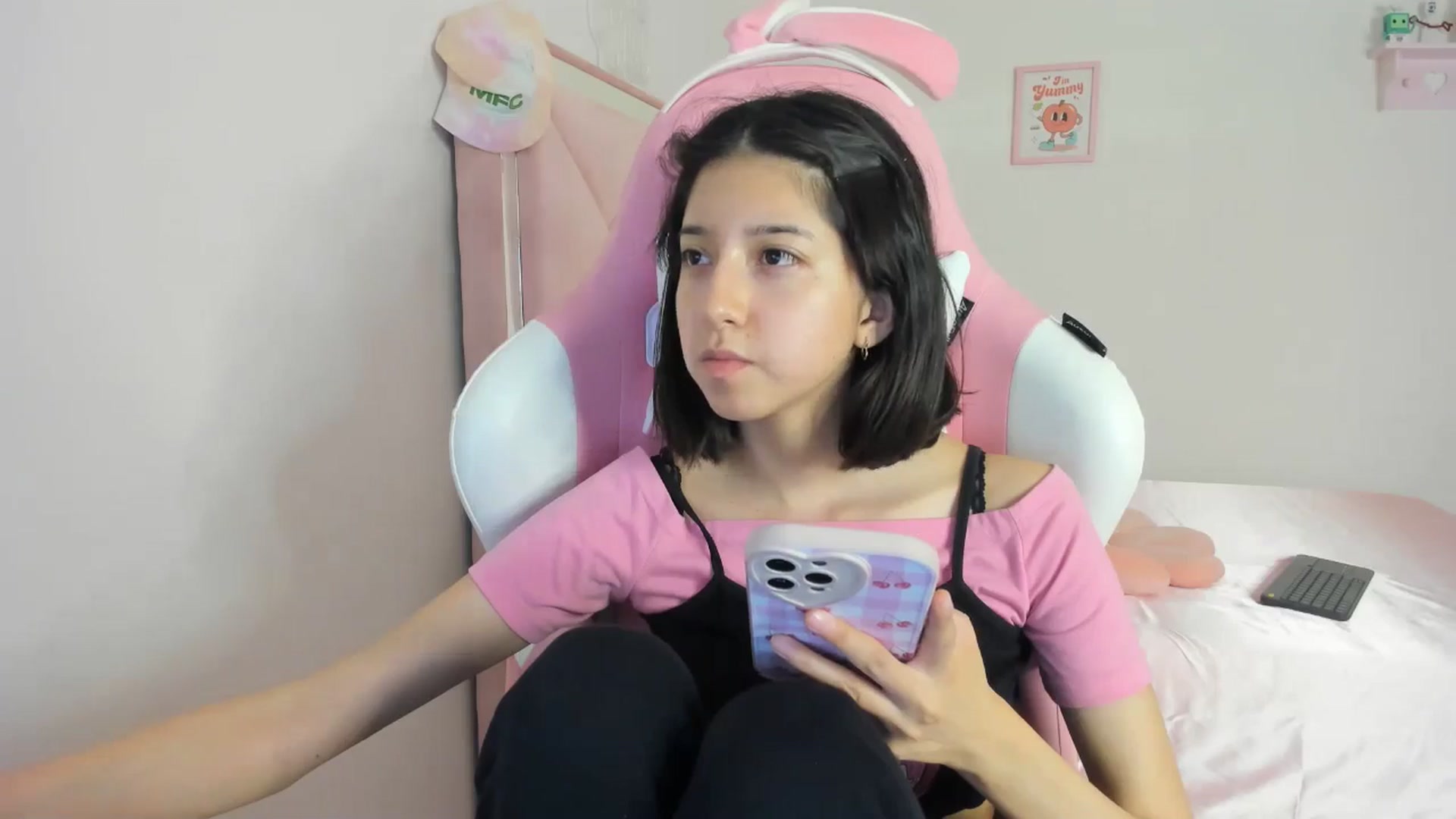 Gallery image thumbnail from Cherrycute666's myfreecams stream on, 05/07/2024, 06:29 image 16 of 20