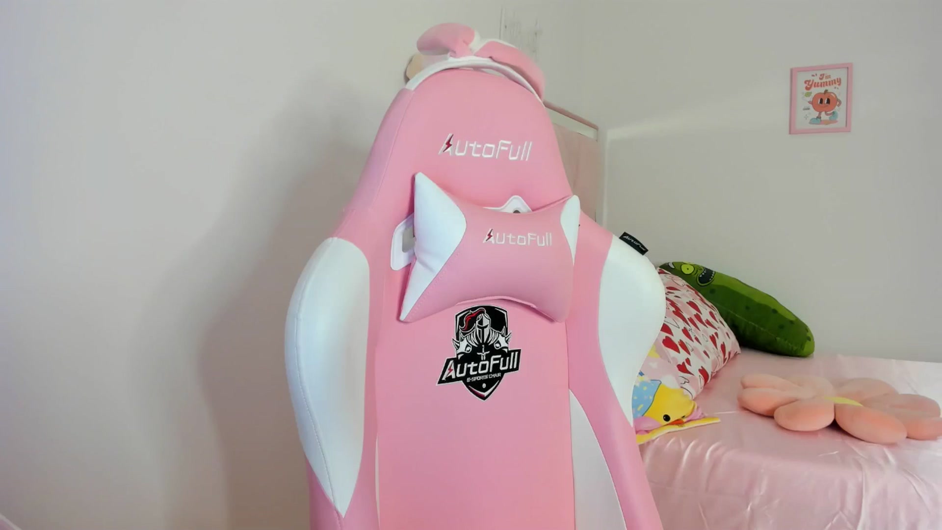 Gallery image thumbnail from Cherrycute666's myfreecams stream on, 05/07/2024, 06:29 image 3 of 20