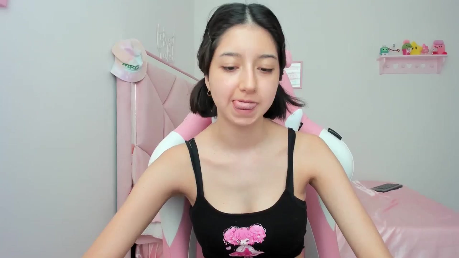 Gallery image thumbnail from Cherrycute666's myfreecams stream on, 05/07/2024, 21:07 image 20 of 20