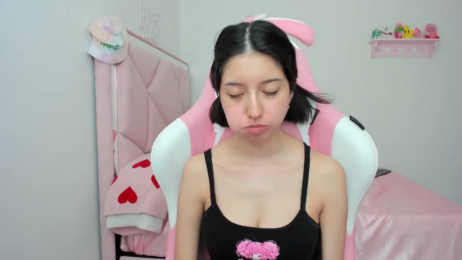 Gallery image thumbnail from Cherrycute666's myfreecams stream on, 05/07/2024, 21:07 image 9 of 20