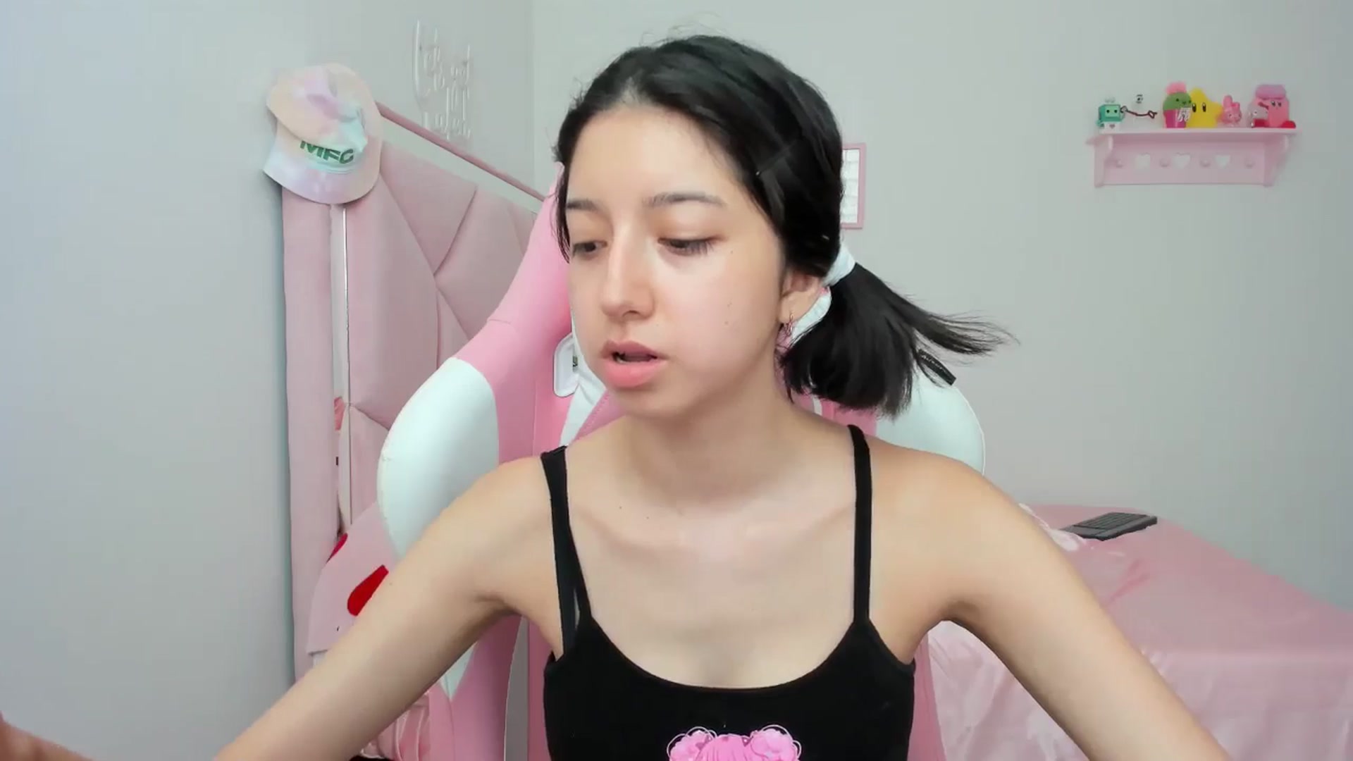 Gallery image thumbnail from Cherrycute666's myfreecams stream on, 05/07/2024, 21:07 image 7 of 20