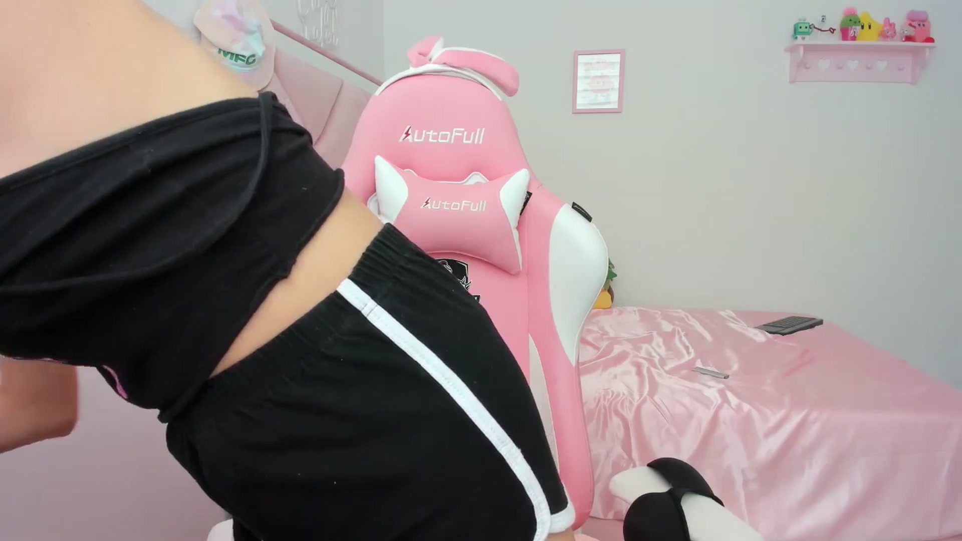 Gallery image thumbnail from Cherrycute666's myfreecams stream on, 05/07/2024, 21:07 image 13 of 20