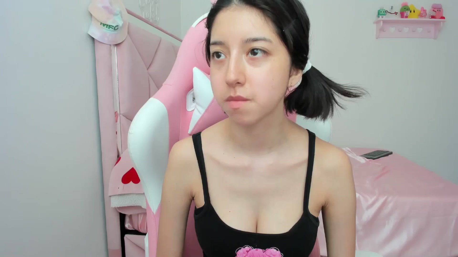 Gallery image thumbnail from Cherrycute666's myfreecams stream on, 05/07/2024, 21:07 image 8 of 20