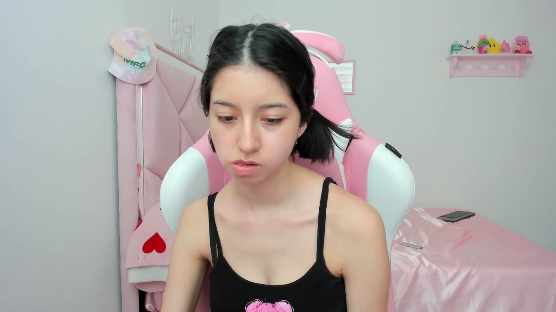 Gallery image thumbnail from Cherrycute666's myfreecams stream on, 05/07/2024, 21:07 image 6 of 20