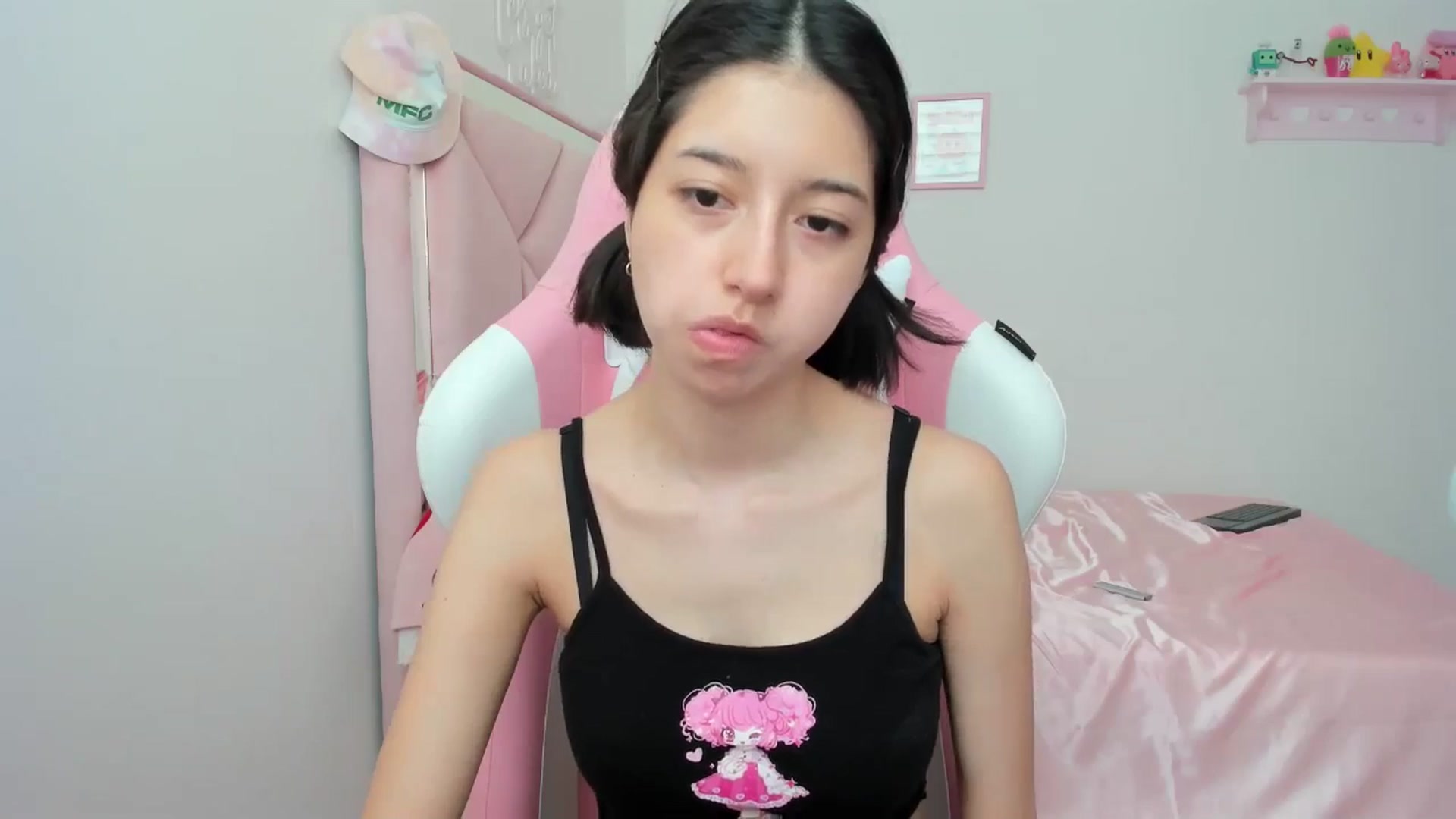 Gallery image thumbnail from Cherrycute666's myfreecams stream on, 05/07/2024, 21:07 image 14 of 20