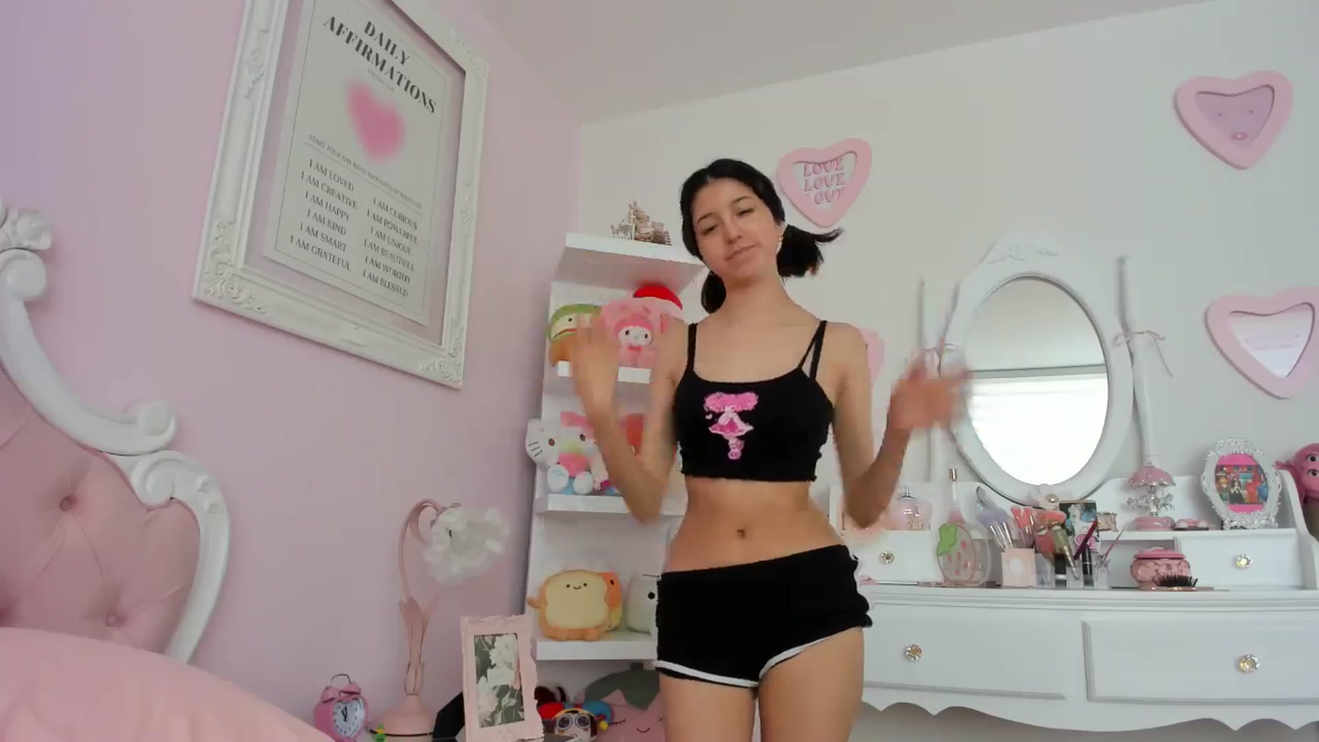Gallery image thumbnail from Cherrycute666's myfreecams stream on, 05/07/2024, 21:36 image 16 of 20
