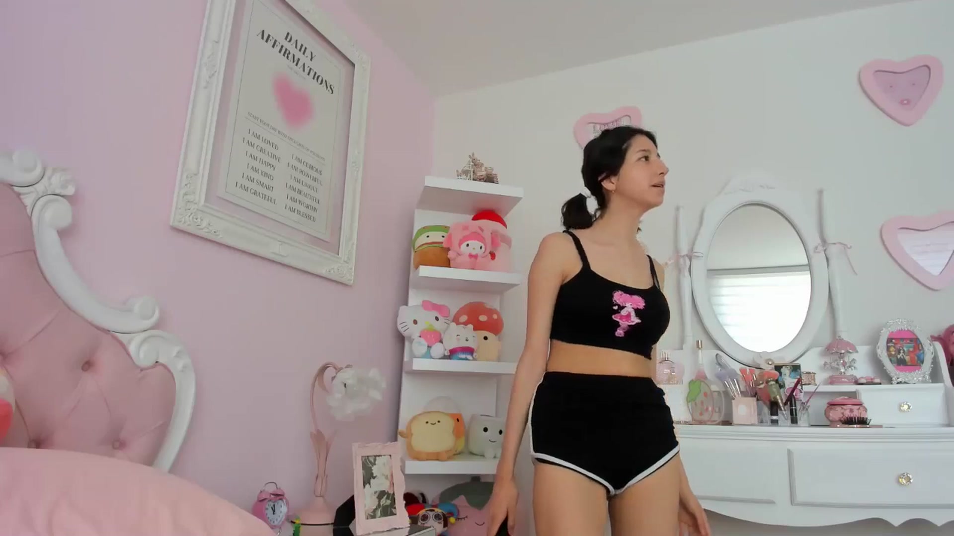 Gallery image thumbnail from Cherrycute666's myfreecams stream on, 05/07/2024, 21:36 image 11 of 20