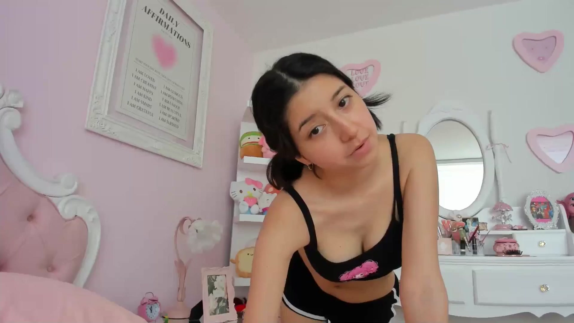 Gallery image thumbnail from Cherrycute666's myfreecams stream on, 05/07/2024, 21:36 image 14 of 20