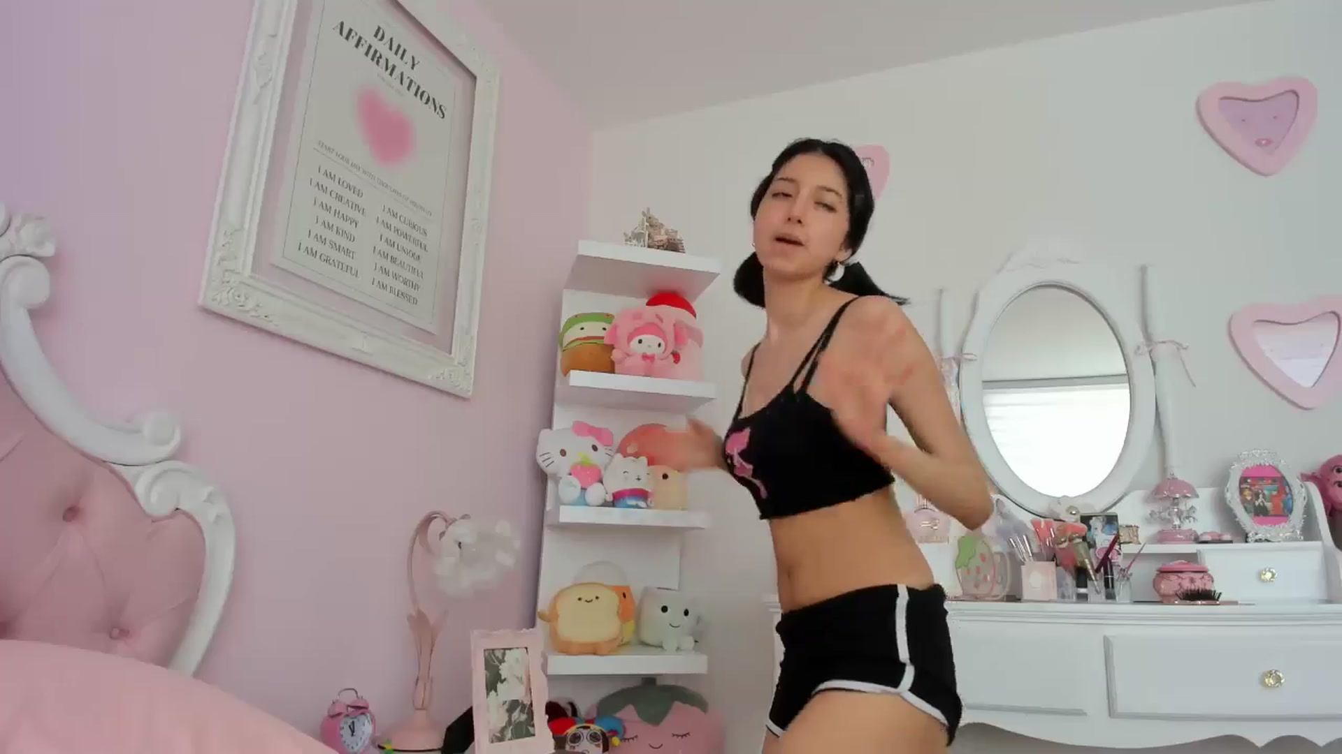 Gallery image thumbnail from Cherrycute666's myfreecams stream on, 05/07/2024, 21:36 image 13 of 20