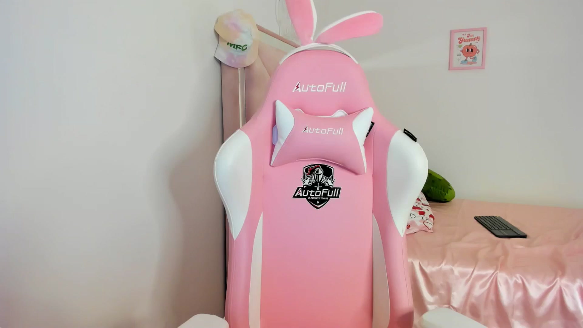 Gallery image thumbnail from Cherrycute666's myfreecams stream on, 05/08/2024, 06:36 image 20 of 20