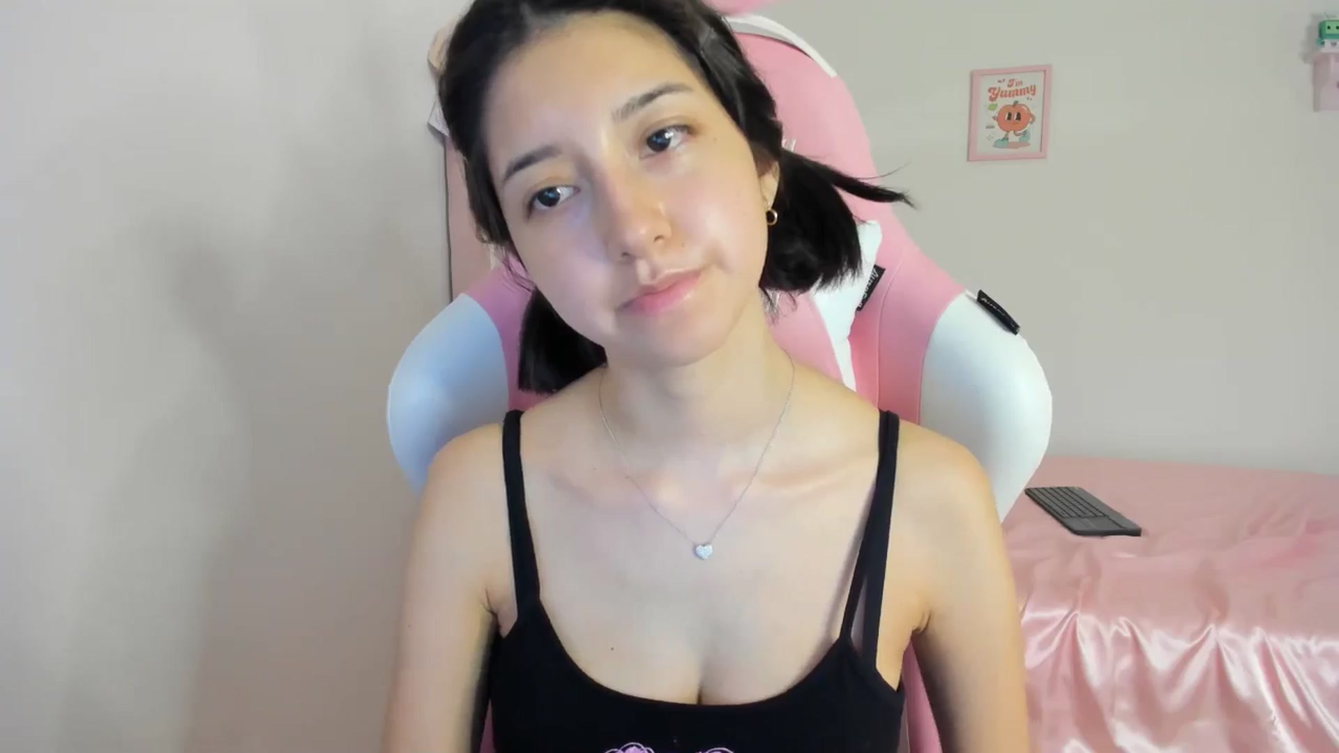 Gallery image thumbnail from Cherrycute666's myfreecams stream on, 05/08/2024, 06:36 image 18 of 20