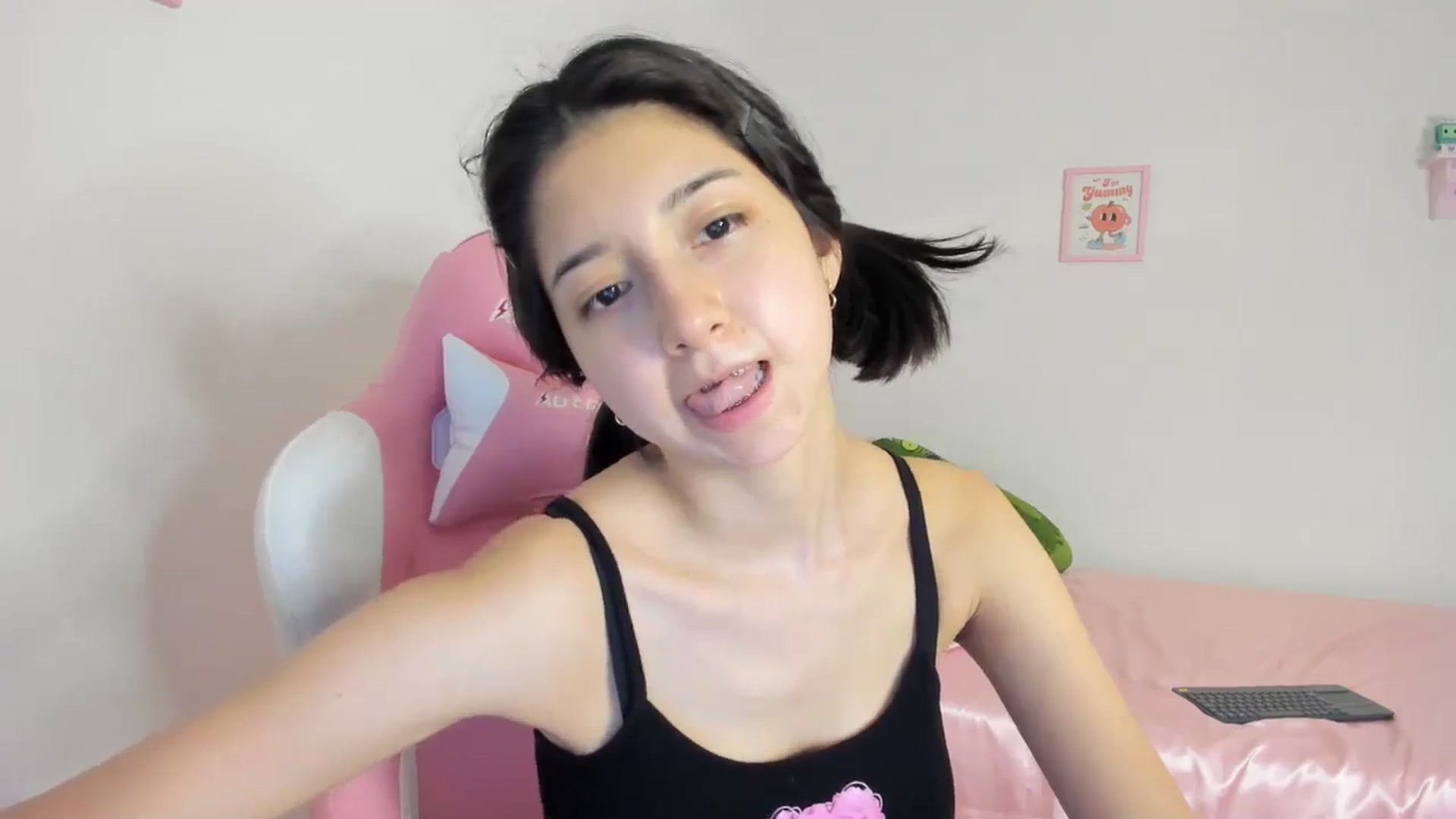 Gallery image thumbnail from Cherrycute666's myfreecams stream on, 05/08/2024, 06:36 image 8 of 20