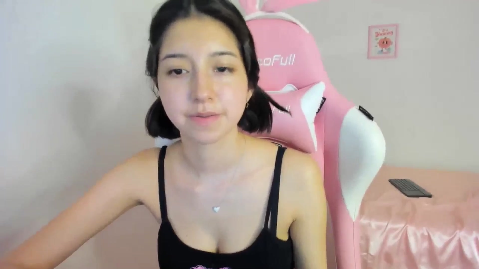 Gallery image thumbnail from Cherrycute666's myfreecams stream on, 05/08/2024, 06:36 image 19 of 20