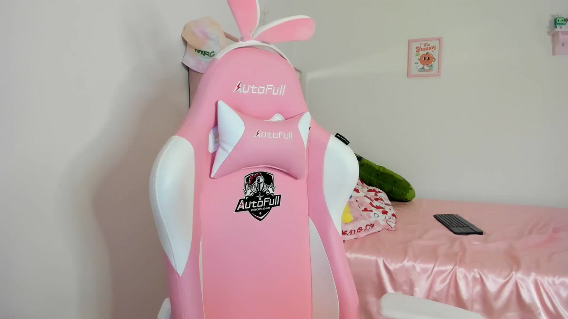 Gallery image thumbnail from Cherrycute666's myfreecams stream on, 05/08/2024, 06:36 image 16 of 20