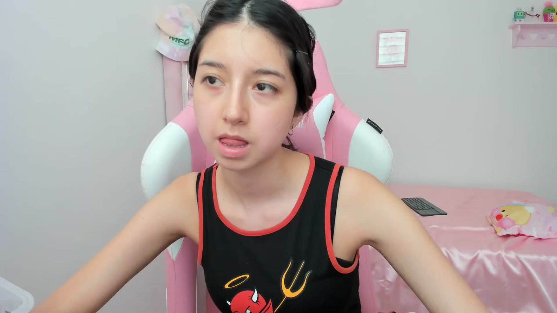 Gallery image thumbnail from Cherrycute666's myfreecams stream on, 05/08/2024, 20:59 image 13 of 20