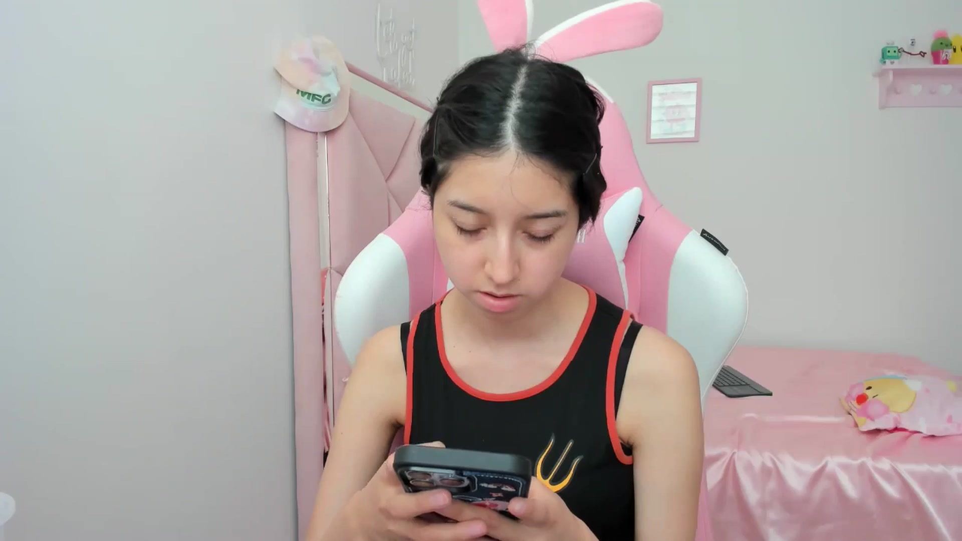 Gallery image thumbnail from Cherrycute666's myfreecams stream on, 05/08/2024, 20:59 image 20 of 20