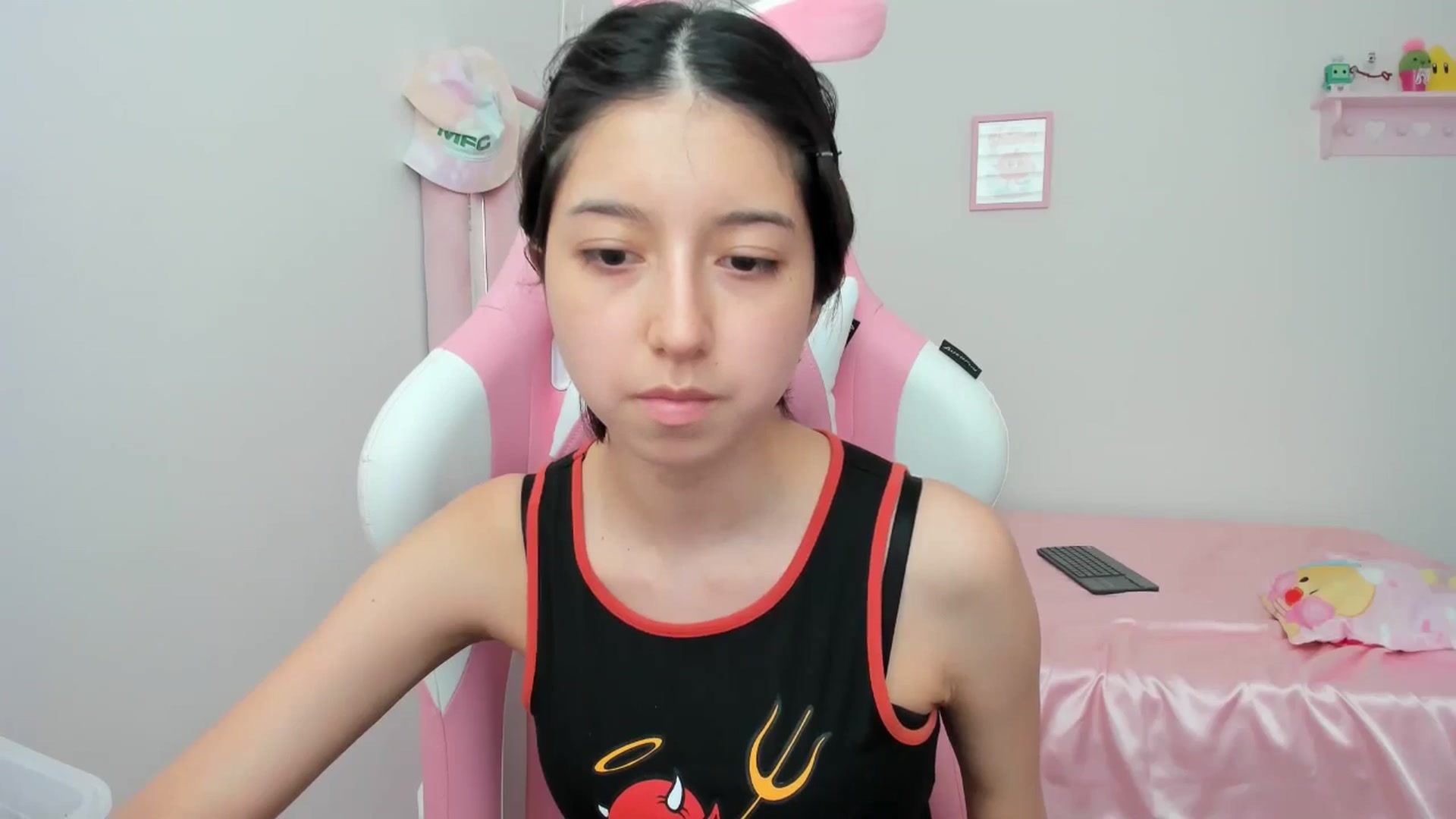 Gallery image thumbnail from Cherrycute666's myfreecams stream on, 05/08/2024, 20:59 image 18 of 20