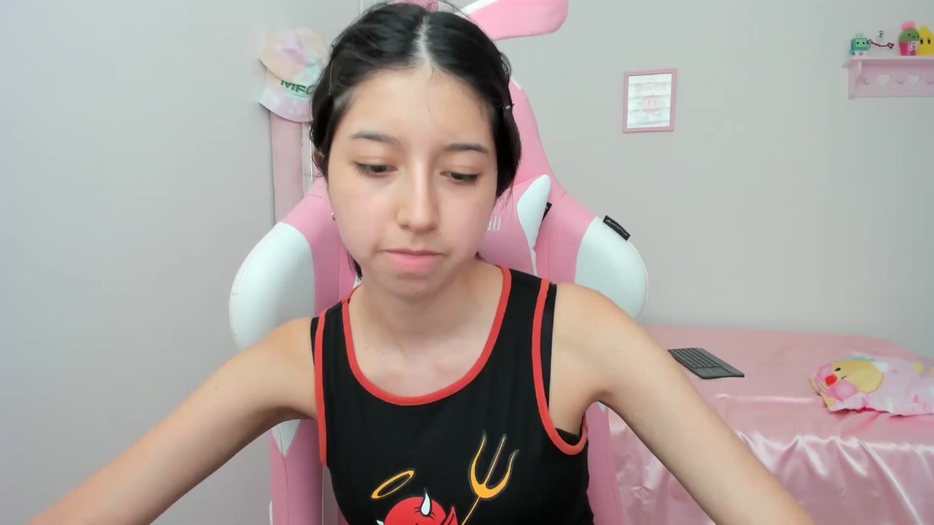 Gallery image thumbnail from Cherrycute666's myfreecams stream on, 05/08/2024, 20:59 image 16 of 20