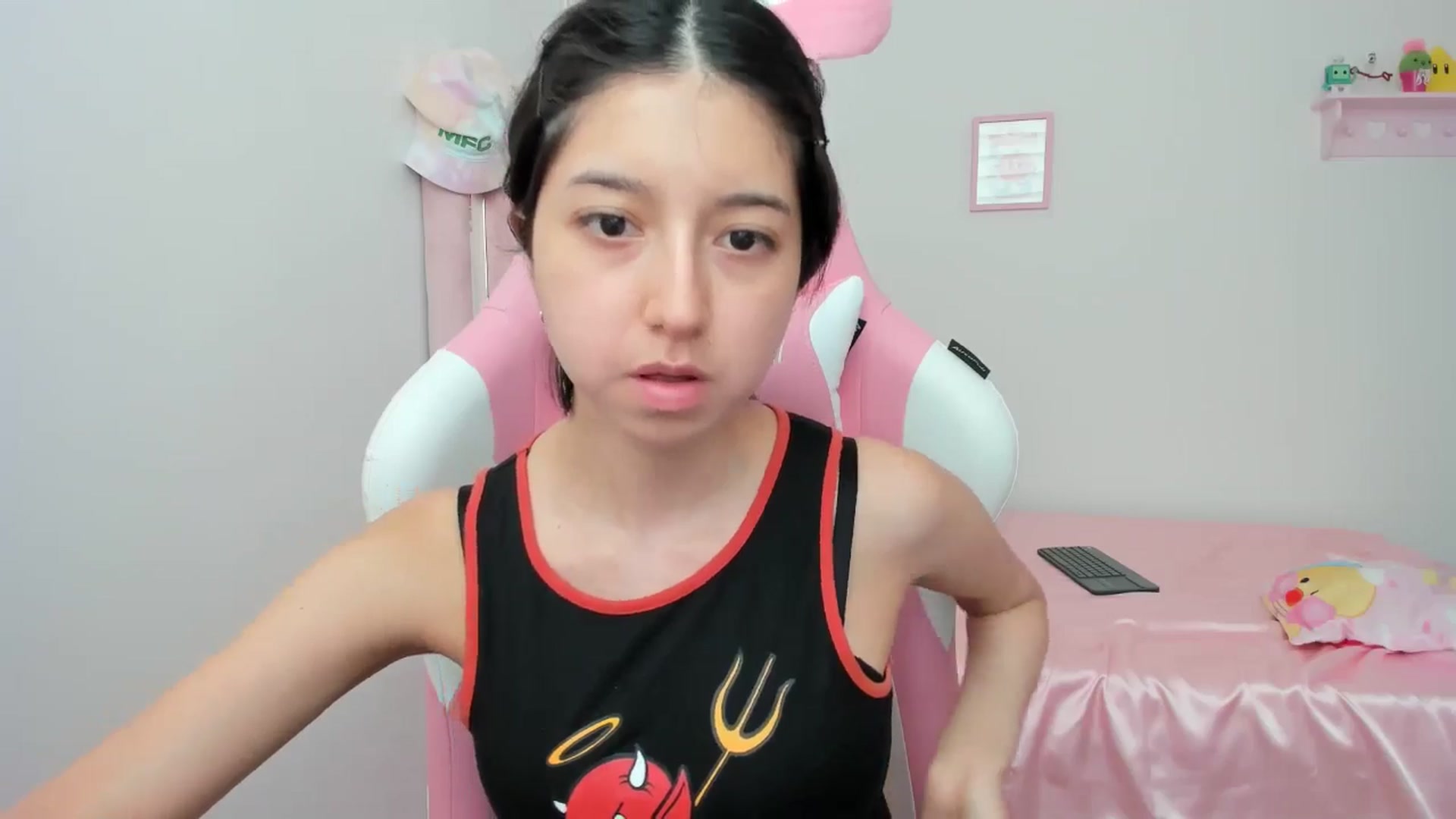 Gallery image thumbnail from Cherrycute666's myfreecams stream on, 05/08/2024, 20:59 image 15 of 20
