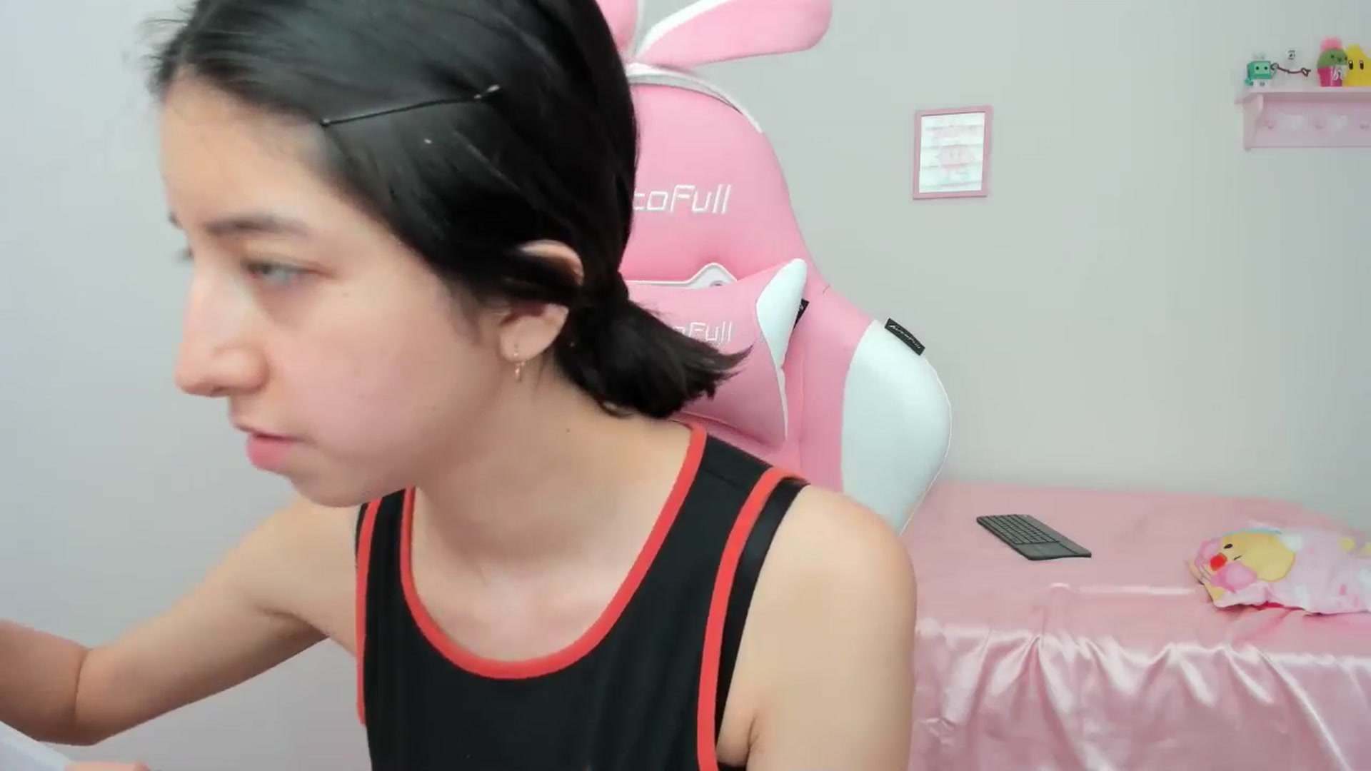 Gallery image thumbnail from Cherrycute666's myfreecams stream on, 05/08/2024, 20:59 image 17 of 20