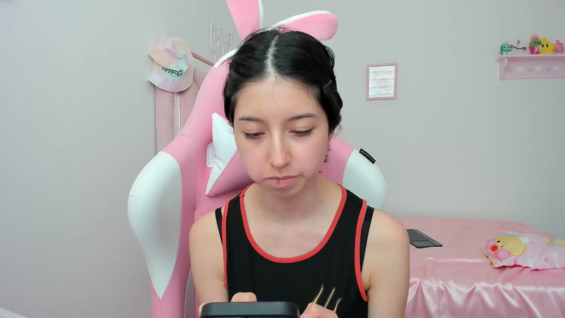 Gallery image thumbnail from Cherrycute666's myfreecams stream on, 05/08/2024, 20:59 image 4 of 20