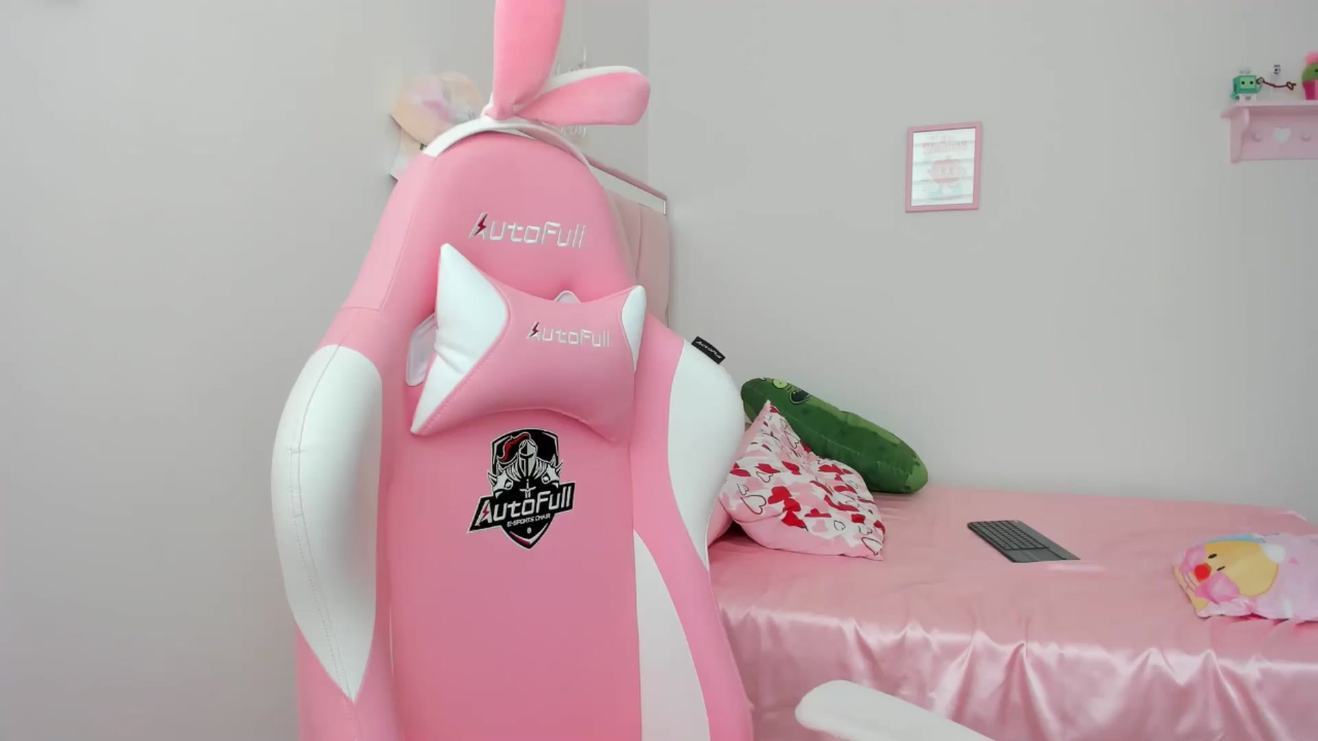 Gallery image thumbnail from Cherrycute666's myfreecams stream on, 05/08/2024, 22:30 image 20 of 20