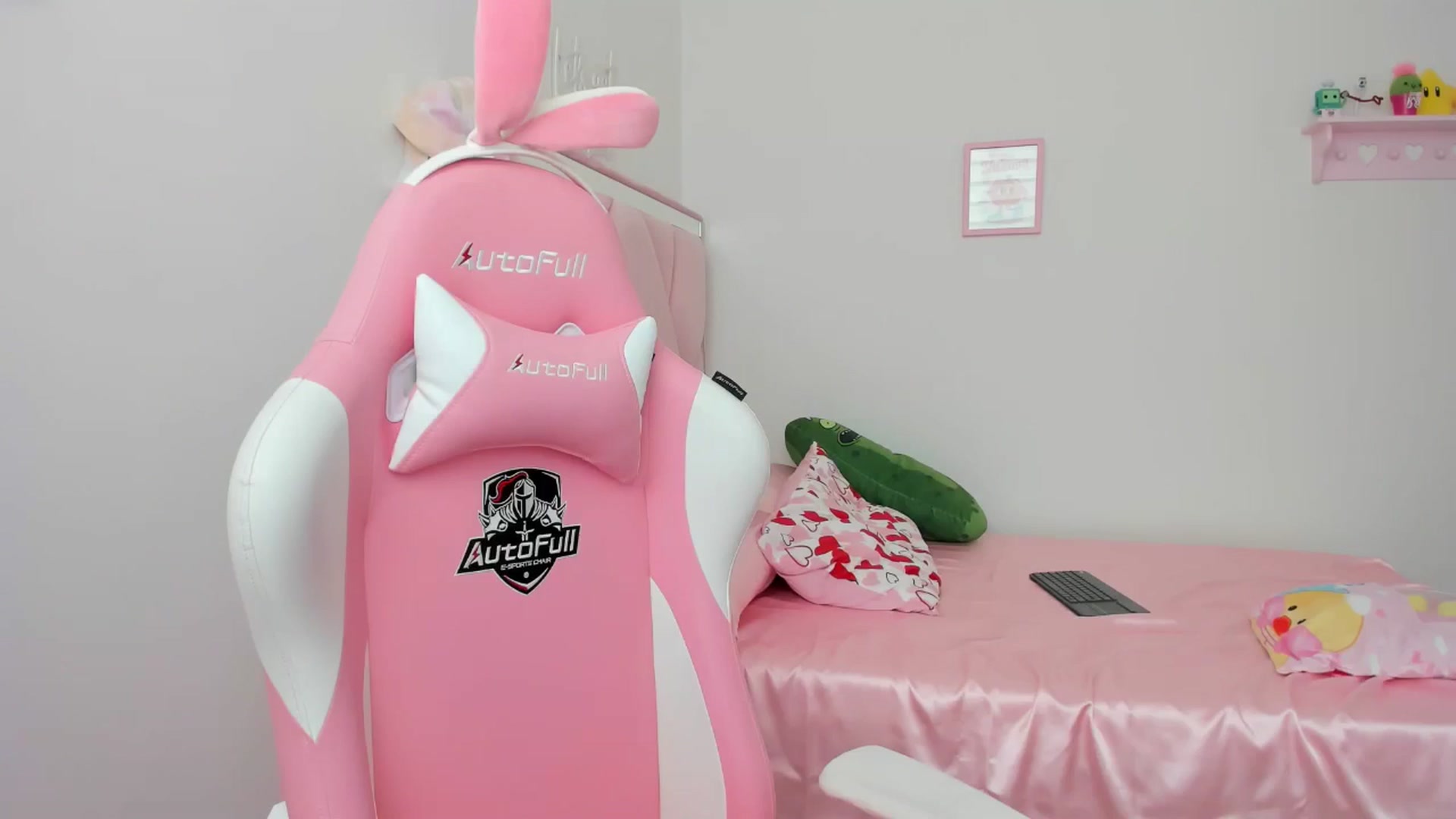 Gallery image thumbnail from Cherrycute666's myfreecams stream on, 05/08/2024, 22:30 image 18 of 20