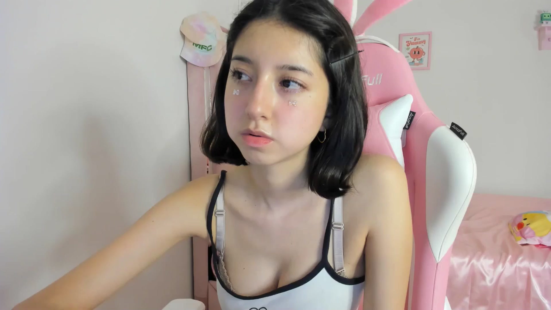 Gallery image thumbnail from Cherrycute666's myfreecams stream on, 05/09/2024, 07:44 image 15 of 20